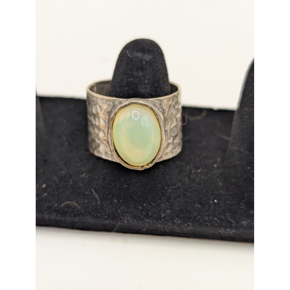 Hammered Silver Tone Wide Band Ring Neon UV Glow Green Uranium Glass Cabochon